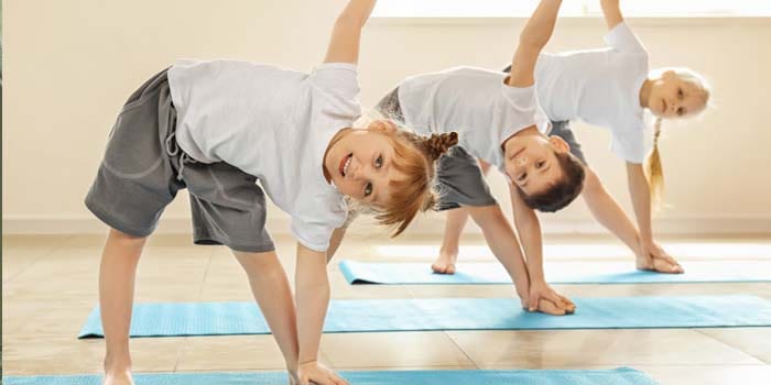7 Verbazingwekkende voordelen van yoga voor kinderen