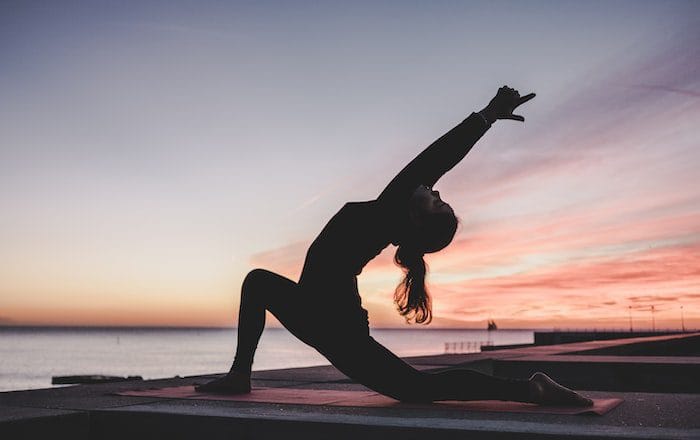 Wat is het verschil tussen Bikram yoga en Hot yoga?